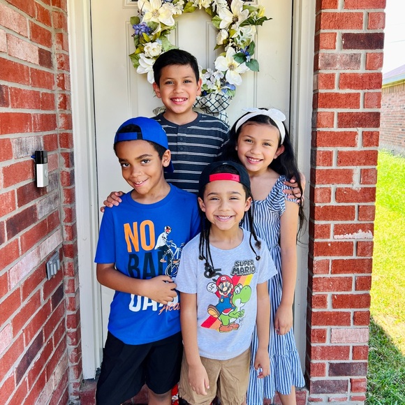 Meet your Posh⭐Ambassador, Kylee - Picture 2 of 2